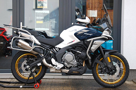 CFMOTO 700 MT Adventure motocykl