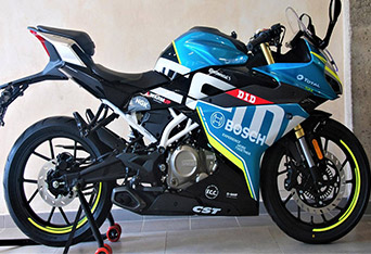 CFmoto 300 SR motocykl