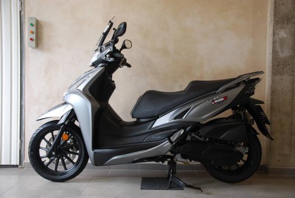 Kymco Agility 300