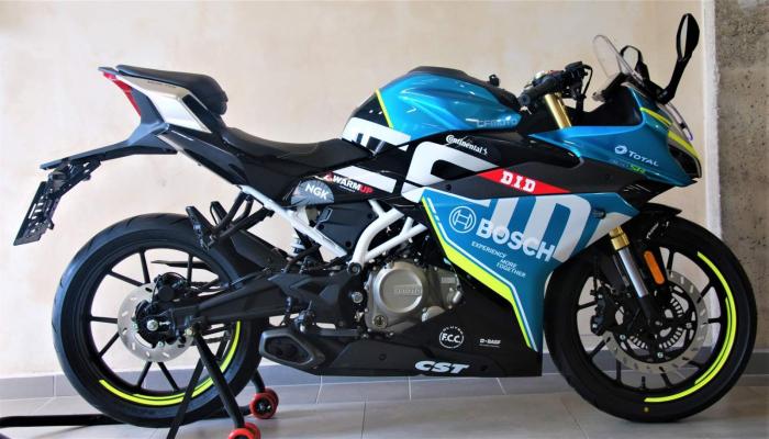 CFmoto 300 SR