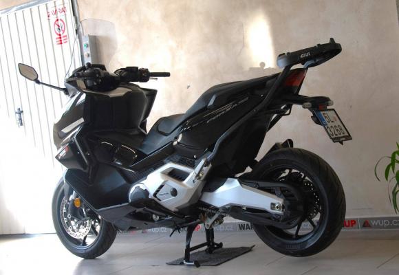 Honda Forza 750
