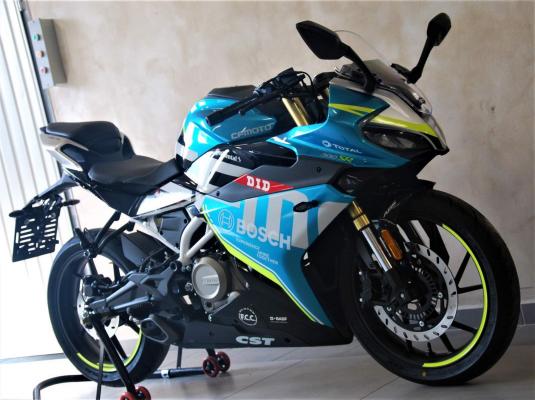 CFmoto 300 SR