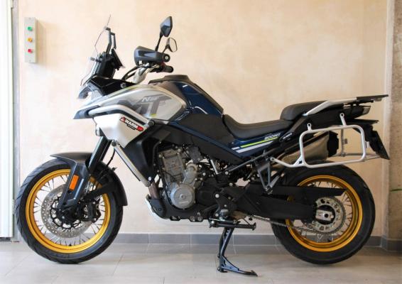 CFmoto 800 MT
