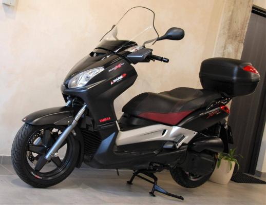 Yamaha X-Max 125