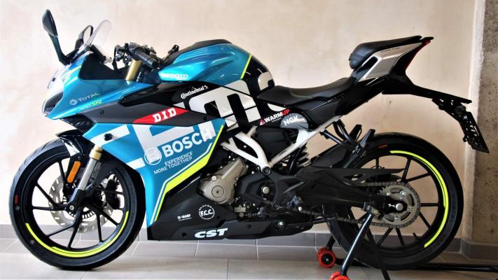 CFmoto 300 SR