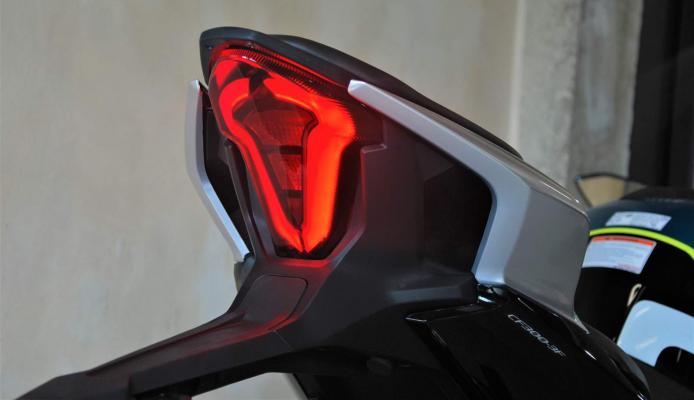 CFmoto 300 SR