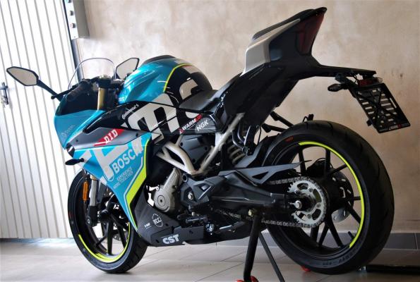 CFmoto 300 SR