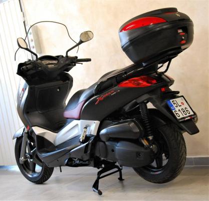 Yamaha X-Max 125