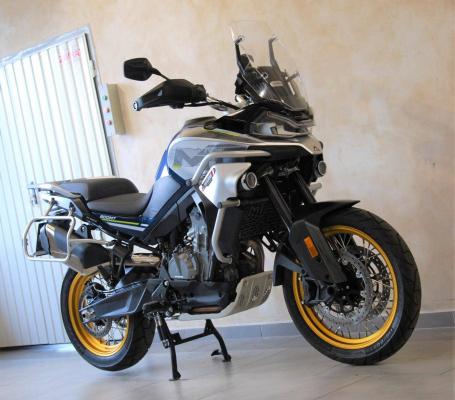 CFmoto 800 MT
