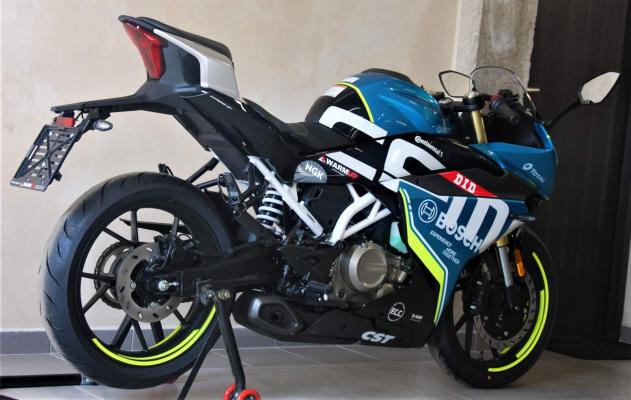 CFmoto 300 SR