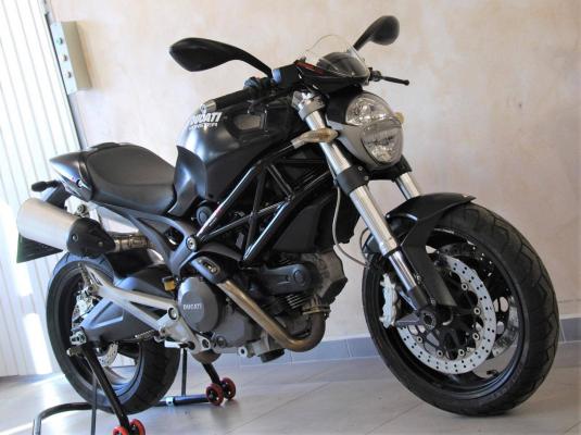 Ducati Monster 696