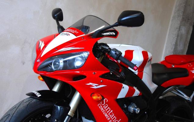 Yamaha YZF-R1