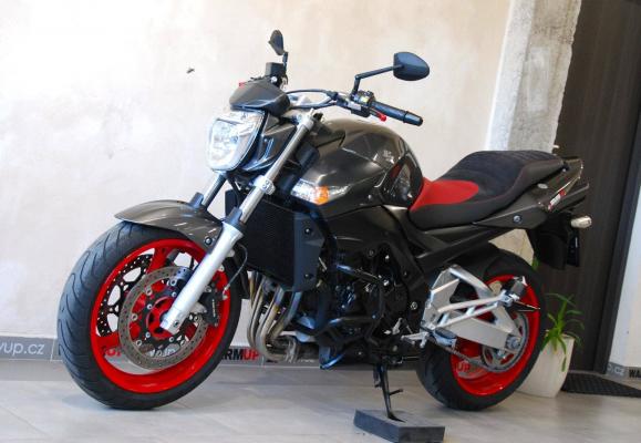 Suzuki GSR 600