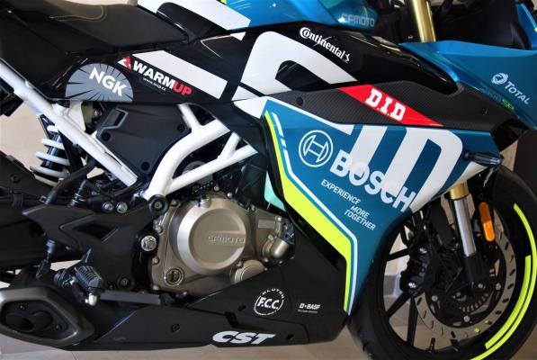 CFmoto 300 SR