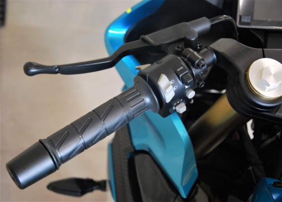 CFmoto 300 SR