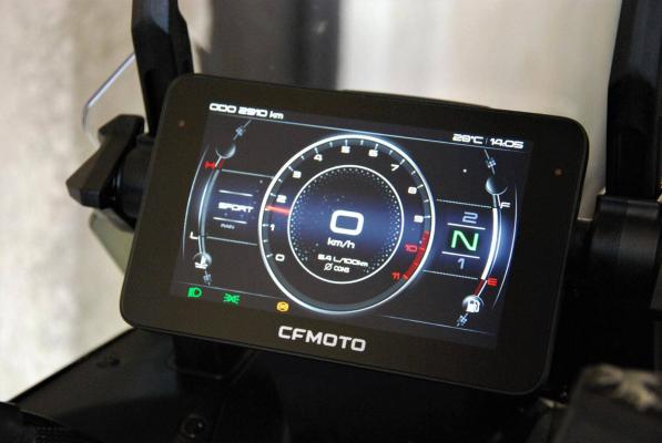 CFmoto 800 MT