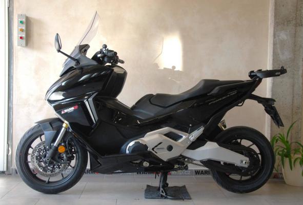 Honda Forza 750