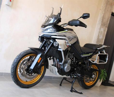 CFmoto 800 MT