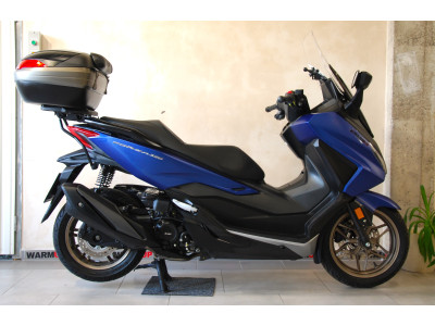 Honda Forza 350 - krásný stav, 1. maj, původ ČR