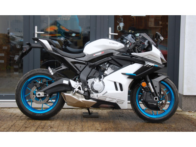 CFMOTO 675 SR-R - PŘEDVÁDĚCÍ STROJ, DPH, krásný stav