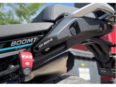 800MT Záslepka otvoru po držáku bočního kufru (1 ks)